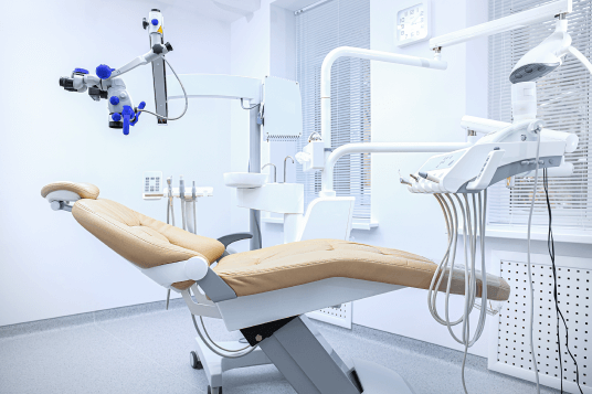 Aparatură stomatologică în cabinetul Yess Dental din Iași